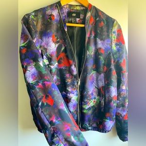 NWOT - Women’s H&M size 6 Small Lighweight Bomber Jacket Zip Funky Purple Mix